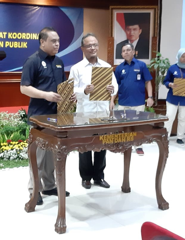 Penandatanganan komitmen penyelenggaraan mall pelayanan publik antara pemerintah kab. Bone Bolango dengan menteri pendayagunaan aparatur negara dan reformasi birokrasi Bertempat di ruang serbaguna kementerian PANRB di Jakarta